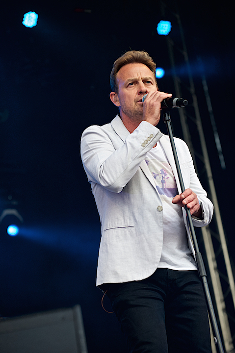 Jason Donovan @ Nostalgie Beach Festival, picture 1, photographed by James Van Roosbroeck - FrontView Magazine