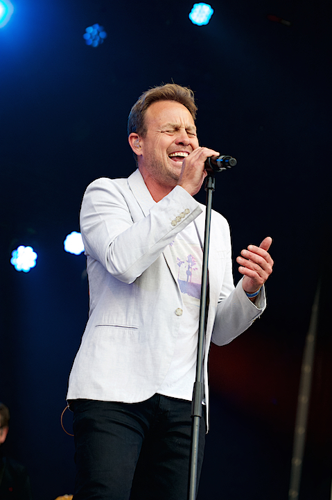 Jason Donovan @ Nostalgie Beach Festival, picture 2, photographed by James Van Roosbroeck - FrontView Magazine