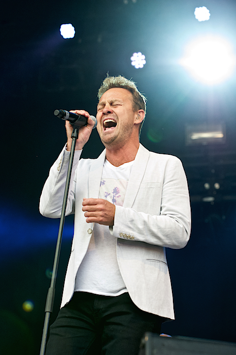 Jason Donovan @ Nostalgie Beach Festival, picture 5, photographed by James Van Roosbroeck - FrontView Magazine