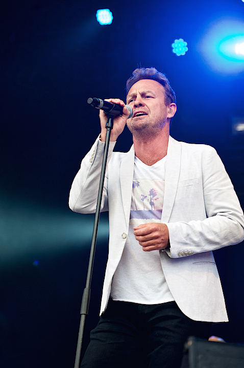 Jason Donovan @ Nostalgie Beach Festival, picture 6, photographed by James Van Roosbroeck - FrontView Magazine