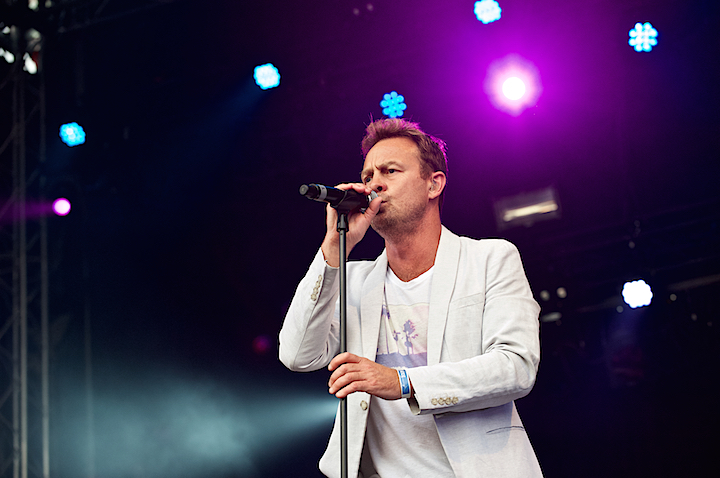 Jason Donovan @ Nostalgie Beach Festival, picture 7, photographed by James Van Roosbroeck - FrontView Magazine