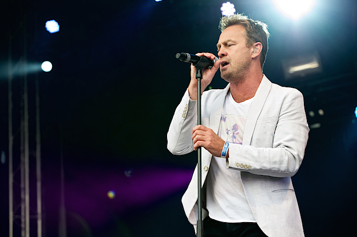 Jason Donovan @ Nostalgie Beach Festival, picture 9, photographed by James Van Roosbroeck - FrontView Magazine