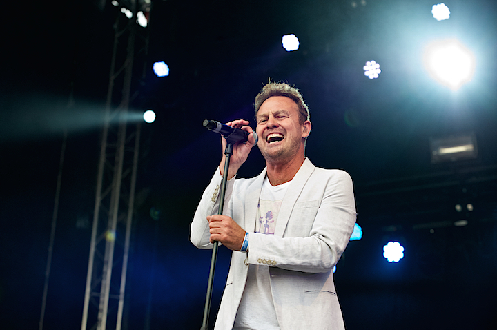 Jason Donovan @ Nostalgie Beach Festival, picture 10, photographed by James Van Roosbroeck - FrontView Magazine