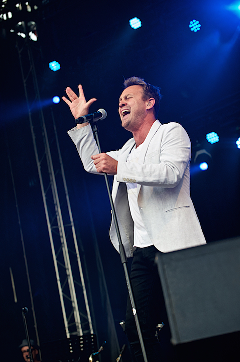 Jason Donovan @ Nostalgie Beach Festival, picture 11, photographed by James Van Roosbroeck - FrontView Magazine