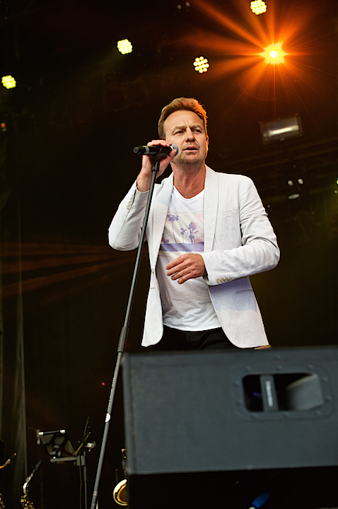 Jason Donovan @ Nostalgie Beach Festival, picture 12, photographed by James Van Roosbroeck - FrontView Magazine