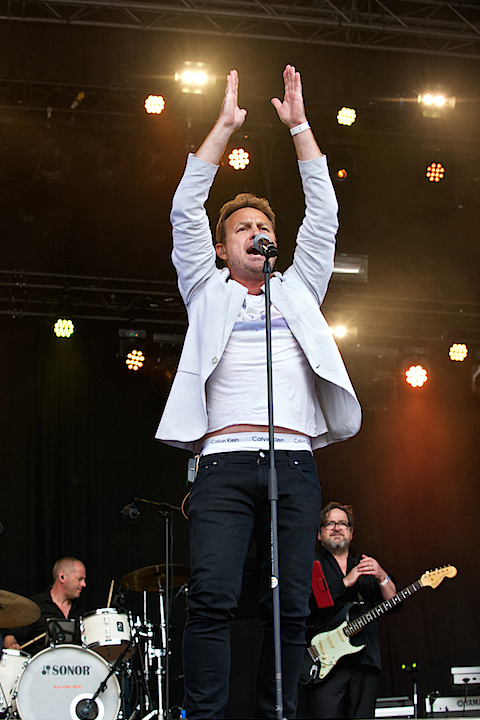 Jason Donovan @ Nostalgie Beach Festival, picture 18, photographed by James Van Roosbroeck - FrontView Magazine