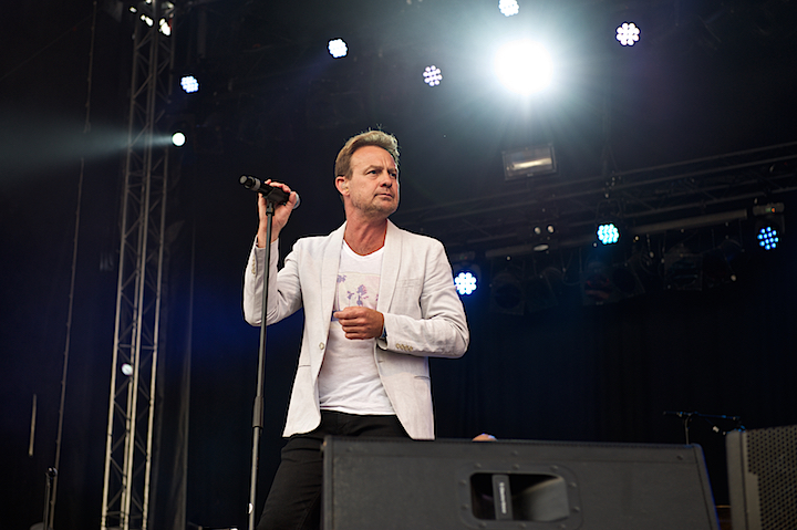 Jason Donovan @ Nostalgie Beach Festival, picture 21, photographed by James Van Roosbroeck - FrontView Magazine