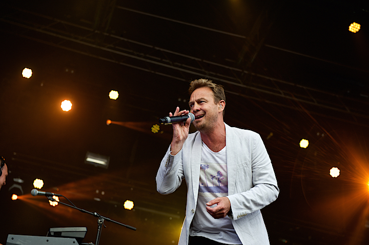 Jason Donovan @ Nostalgie Beach Festival, picture 22, photographed by James Van Roosbroeck - FrontView Magazine