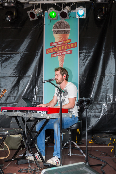 Maarten Cox & Sfeer @ Limburg Zingt 2015 te Houthalen-Helchteren, picture 4, photographed by Guy Danneels - FrontView Magazine