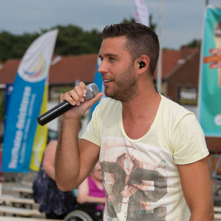 Maarten Cox & Sfeer @ Limburg Zingt 2015 te Houthalen-Helchteren, picture 7, photographed by Guy Danneels - FrontView Magazine