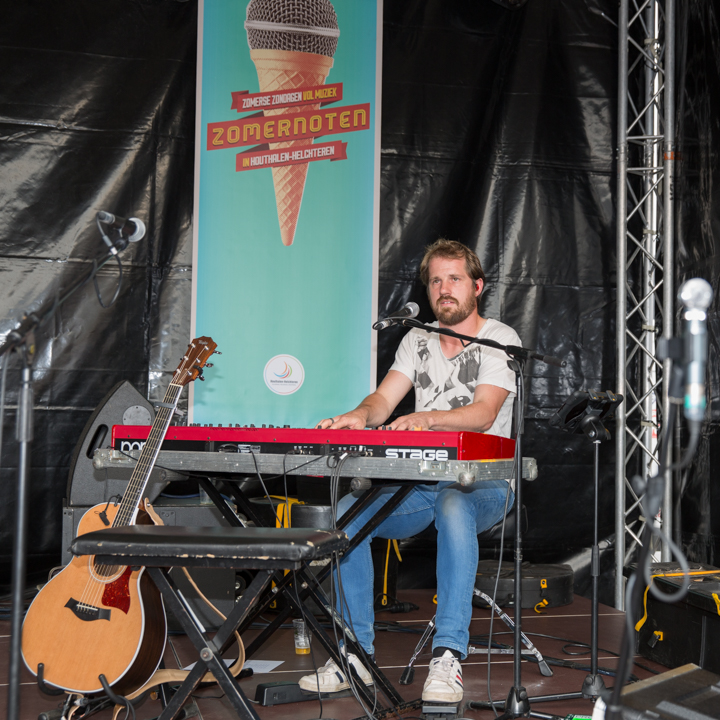 Maarten Cox & Sfeer @ Limburg Zingt 2015 te Houthalen-Helchteren, picture 40, photographed by Guy Danneels - FrontView Magazine