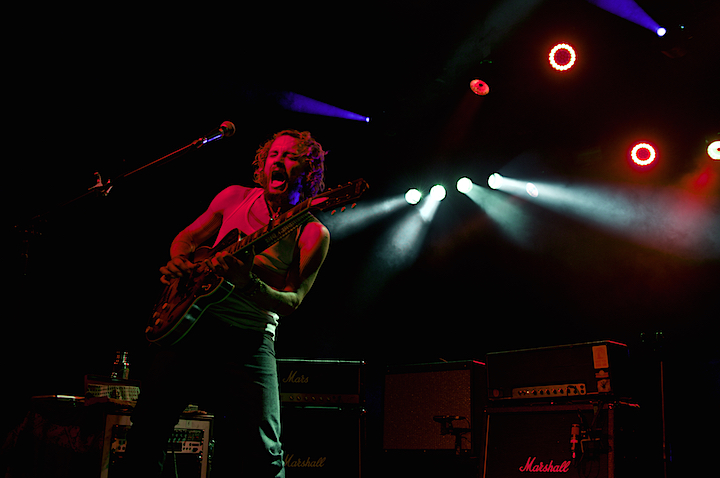 John Butler Trio @ OLT Rivierenhof, picture 2, photographed by James Van Roosbroeck - FrontView Magazine