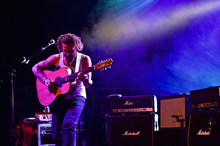 John Butler Trio @ OLT Rivierenhof, picture 7, photographed by James Van Roosbroeck - FrontView Magazine