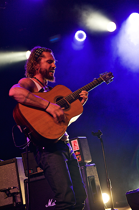 John Butler Trio @ OLT Rivierenhof, picture 8, photographed by James Van Roosbroeck - FrontView Magazine