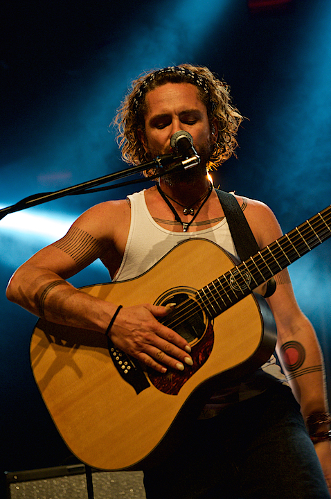 John Butler Trio @ OLT Rivierenhof, picture 18, photographed by James Van Roosbroeck - FrontView Magazine
