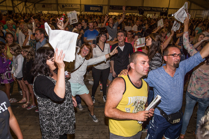 Podium & Sfeer @ Vlaanderen Zingt 2015 in Schoten, picture 63, photographed by Guy Danneels - FrontView Magazine