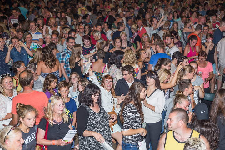 Podium & Sfeer @ Vlaanderen Zingt 2015 in Schoten, picture 68, photographed by Guy Danneels - FrontView Magazine