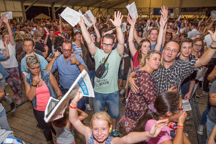 Podium & Sfeer @ Vlaanderen Zingt 2015 in Schoten, picture 108, photographed by Guy Danneels - FrontView Magazine