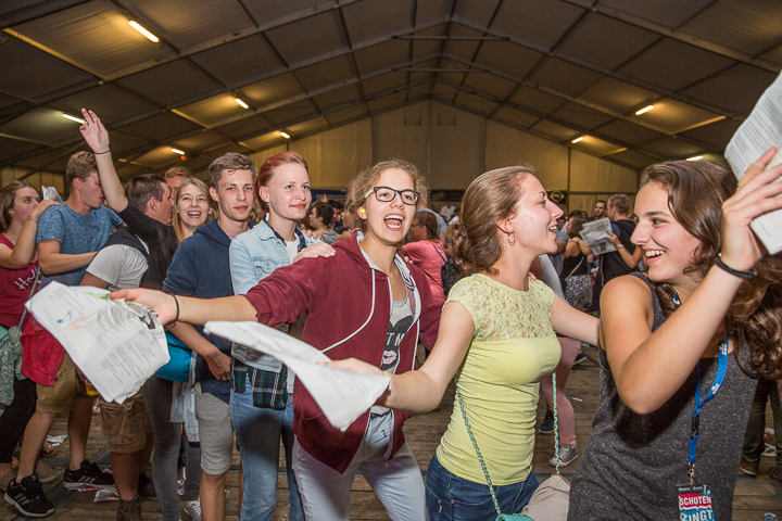 Podium & Sfeer @ Vlaanderen Zingt 2015 in Schoten, picture 121, photographed by Guy Danneels - FrontView Magazine