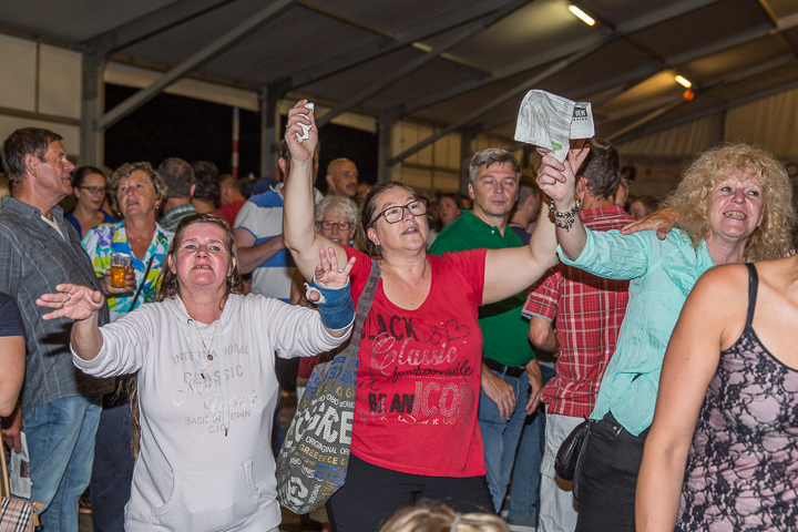 Podium & Sfeer @ Vlaanderen Zingt 2015 in Schoten, picture 165, photographed by Guy Danneels - FrontView Magazine