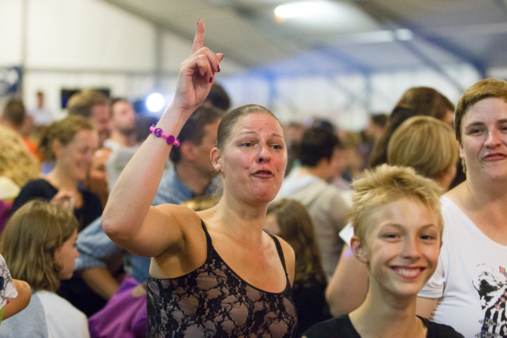 Podium & Sfeer @ Vlaanderen Zingt 2015 in Schoten, picture 170, photographed by Guy Danneels - FrontView Magazine