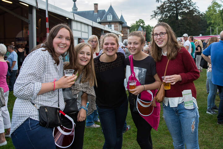 Publieksfoto's & Sfeer Reeks A @ Vlaanderen Zingt 2015 in Schoten, picture 23, photographed by Guy Danneels - FrontView Magazine