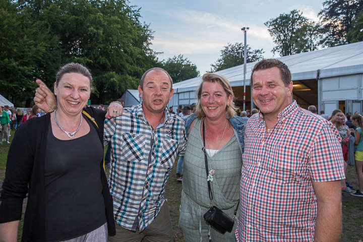 Publieksfoto's & Sfeer Reeks A @ Vlaanderen Zingt 2015 in Schoten, picture 82, photographed by Guy Danneels - FrontView Magazine