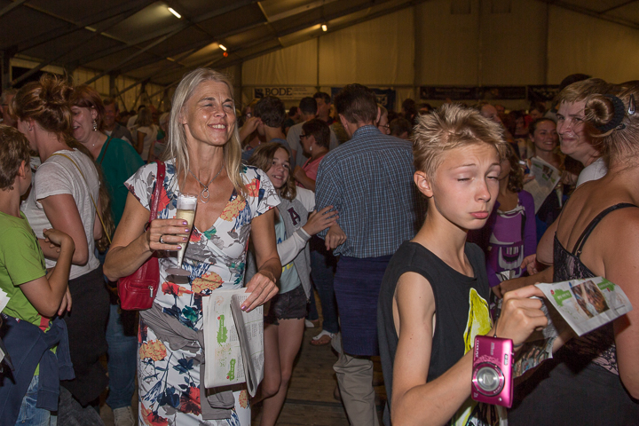 Publieksfoto's & Sfeer Reeks A @ Vlaanderen Zingt 2015 in Schoten, picture 145, photographed by Guy Danneels - FrontView Magazine