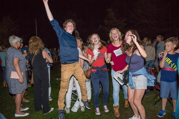 Publieksfoto's & Sfeer Reeks B @ Vlaanderen Zingt 2015 in Schoten, picture 23, photographed by Guy Danneels - FrontView Magazine