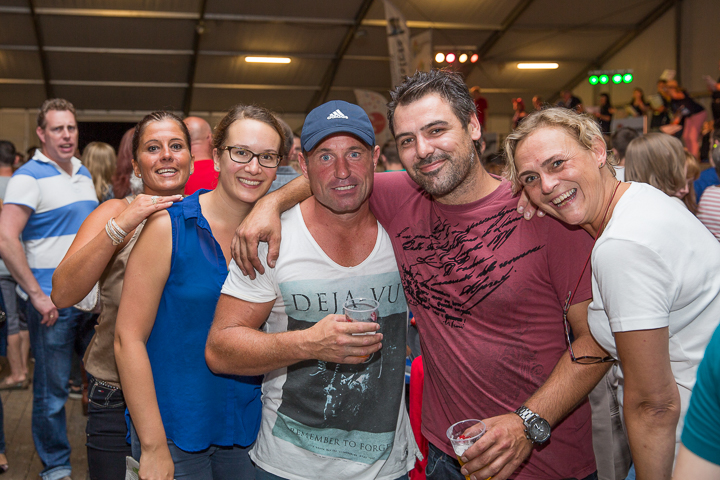 Publieksfoto's & Sfeer Reeks B @ Vlaanderen Zingt 2015 in Schoten, picture 35, photographed by Guy Danneels - FrontView Magazine