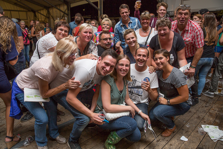 Publieksfoto's & Sfeer Reeks B @ Vlaanderen Zingt 2015 in Schoten, picture 59, photographed by Guy Danneels - FrontView Magazine