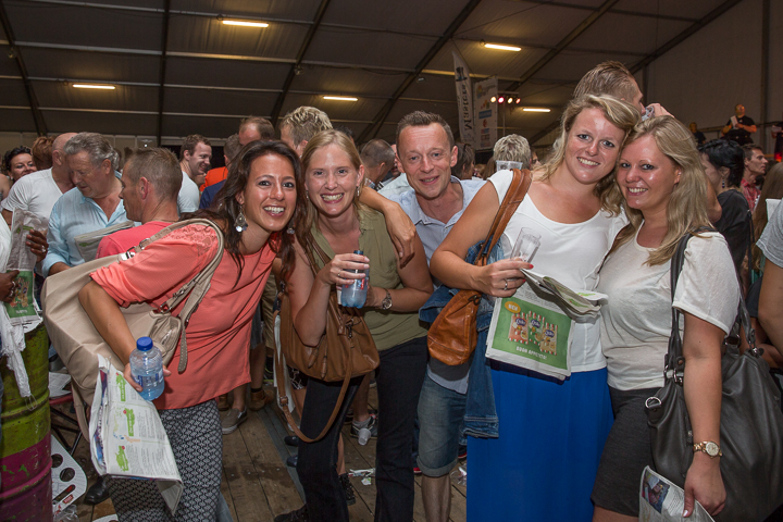 Publieksfoto's & Sfeer Reeks B @ Vlaanderen Zingt 2015 in Schoten, picture 65, photographed by Guy Danneels - FrontView Magazine