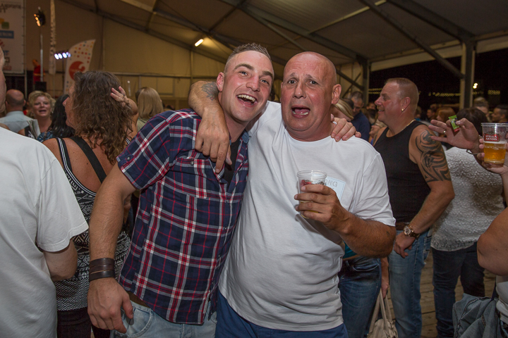 Publieksfoto's & Sfeer Reeks B @ Vlaanderen Zingt 2015 in Schoten, picture 78, photographed by Guy Danneels - FrontView Magazine
