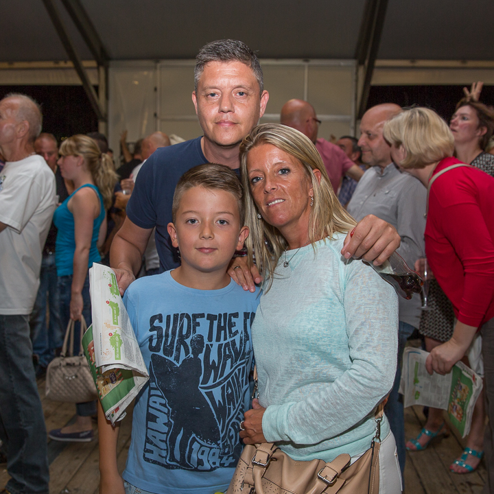 Publieksfoto's & Sfeer Reeks B @ Vlaanderen Zingt 2015 in Schoten, picture 80, photographed by Guy Danneels - FrontView Magazine