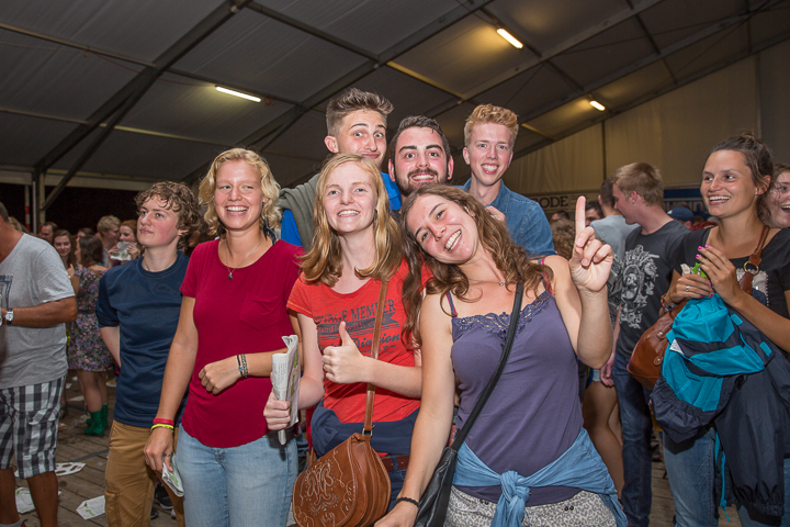 Publieksfoto's & Sfeer Reeks B @ Vlaanderen Zingt 2015 in Schoten, picture 82, photographed by Guy Danneels - FrontView Magazine
