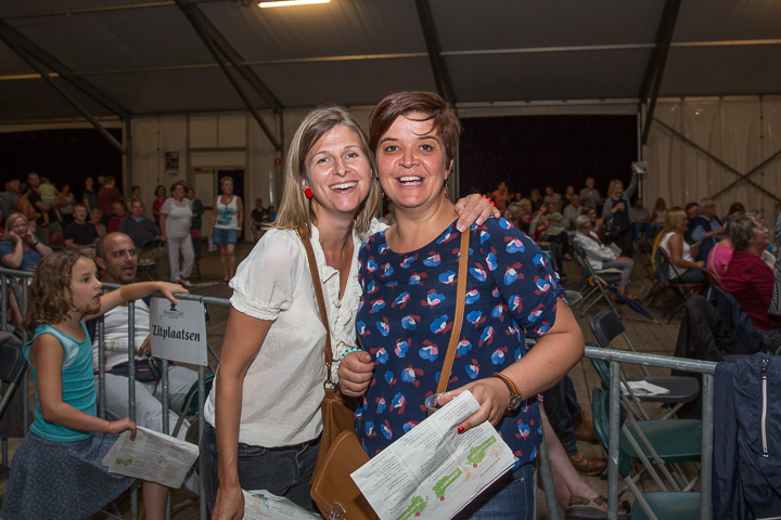 Publieksfoto's & Sfeer Reeks B @ Vlaanderen Zingt 2015 in Schoten, picture 89, photographed by Guy Danneels - FrontView Magazine