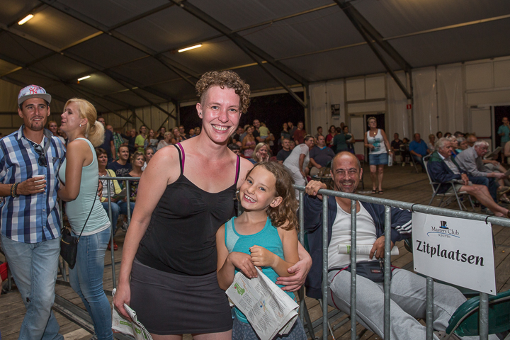 Publieksfoto's & Sfeer Reeks B @ Vlaanderen Zingt 2015 in Schoten, picture 90, photographed by Guy Danneels - FrontView Magazine