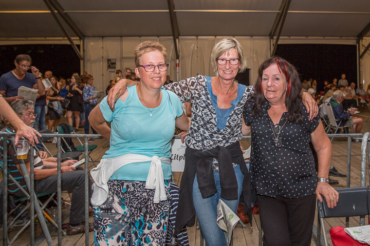 Publieksfoto's & Sfeer Reeks B @ Vlaanderen Zingt 2015 in Schoten, picture 94, photographed by Guy Danneels - FrontView Magazine