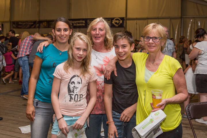 Publieksfoto's & Sfeer Reeks B @ Vlaanderen Zingt 2015 in Schoten, picture 107, photographed by Guy Danneels - FrontView Magazine