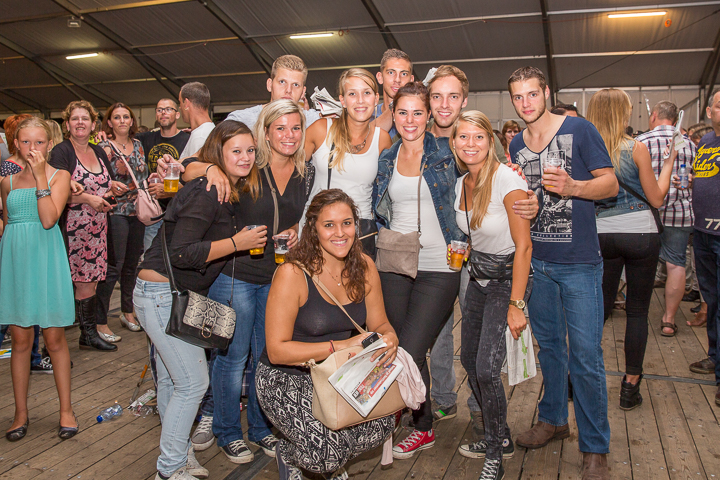 Publieksfoto's & Sfeer Reeks B @ Vlaanderen Zingt 2015 in Schoten, picture 117, photographed by Guy Danneels - FrontView Magazine