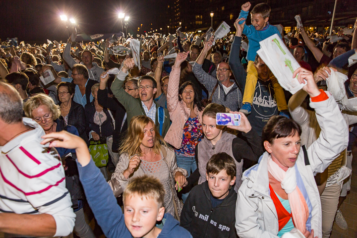 Podium & Sfeer @ Vlaanderen Zingt 2015 in Nieuwpoort, picture 138, photographed by Guy Danneels - FrontView Magazine
