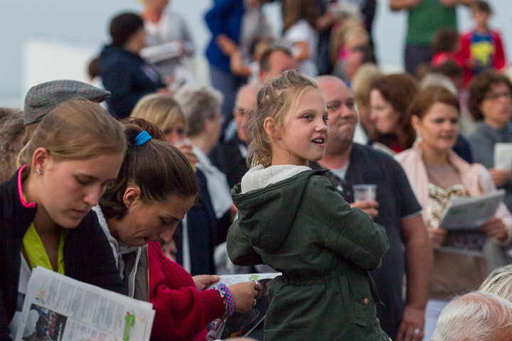 Publieksfoto's & Sfeer @ Vlaanderen Zingt 2015 in Nieuwpoort, picture 42, photographed by Guy Danneels - FrontView Magazine