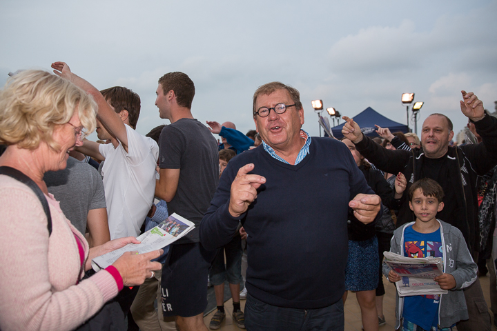 Publieksfoto's & Sfeer @ Vlaanderen Zingt 2015 in Nieuwpoort, picture 96, photographed by Guy Danneels - FrontView Magazine