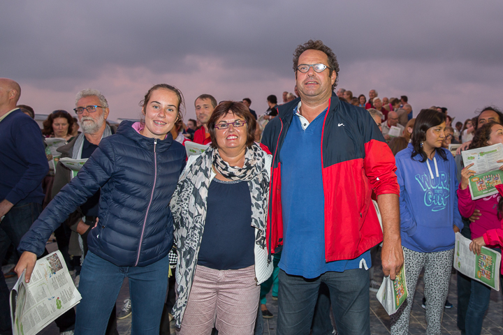Publieksfoto's & Sfeer @ Vlaanderen Zingt 2015 in Nieuwpoort, picture 196, photographed by Guy Danneels - FrontView Magazine