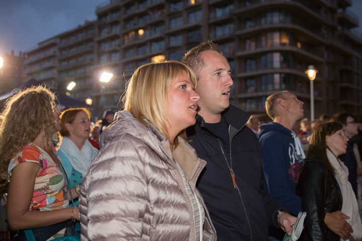Publieksfoto's & Sfeer @ Vlaanderen Zingt 2015 in Nieuwpoort, picture 210, photographed by Guy Danneels - FrontView Magazine