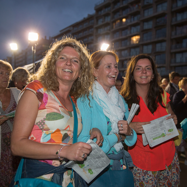 Publieksfoto's & Sfeer @ Vlaanderen Zingt 2015 in Nieuwpoort, picture 212, photographed by Guy Danneels - FrontView Magazine