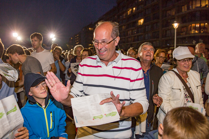 Publieksfoto's & Sfeer @ Vlaanderen Zingt 2015 in Nieuwpoort, picture 223, photographed by Guy Danneels - FrontView Magazine