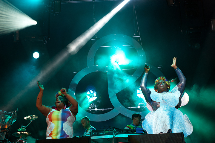 Basement Jaxx @ Brussels Summer Festival 2015, picture 2, photographed by Magali Decamps - FrontView Magazine