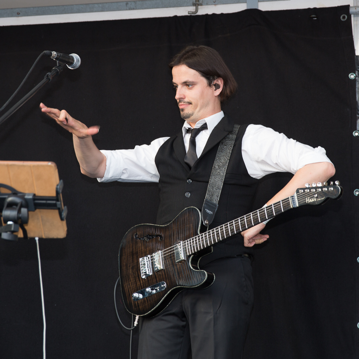 Podium & Sfeer @ Vlaanderen Zingt 2015 in St.-Katelijne-Waver, picture 9, photographed by Guy Danneels - FrontView Magazine