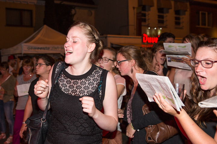 Publieksfoto's & Sfeer deel 2 @ Vlaanderen Zingt 2015 in St.-Katelijne-Waver, picture 83, photographed by Guy Danneels - FrontView Magazine
